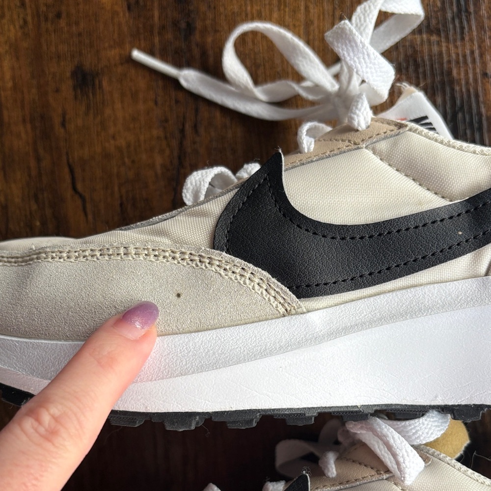Nike Beige and Black Sneakers - Picture 4 of 7